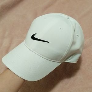 White Nike legacy91 Dri-Fit hat